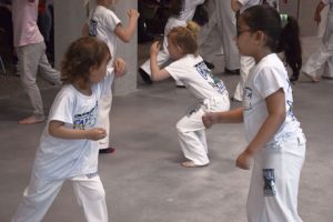 Capoeira für die Jüngsten, Capoeira-Dozentin: Thaís Federsoni (Professora Pressinha)